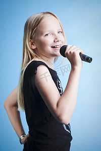 年轻歌手
