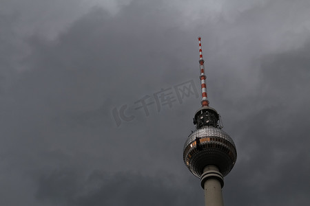 柏林的广播塔受到风暴的威胁