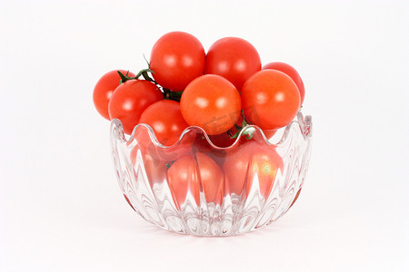 玻璃碗里的樱桃番茄