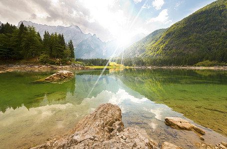 高山绿水摄影照片_Fusine 湖 - 弗留利意大利