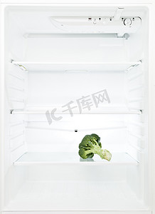 冰箱里的水果摄影照片_冰箱里的西兰花花束
