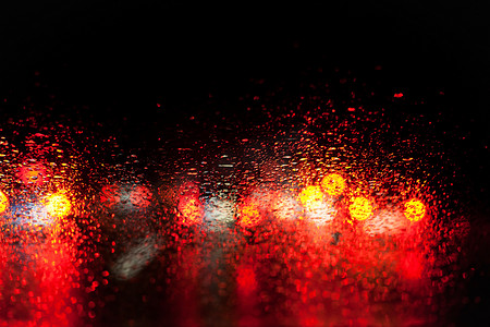 雨中背景摄影照片_雨中车灯模糊