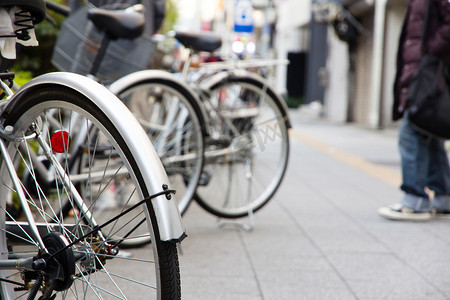 日本上野的很多自行车停车场