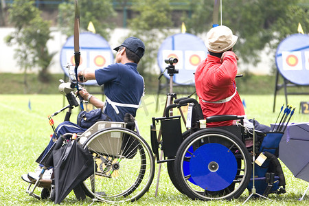 残疾人运动摄影照片_残疾人射箭