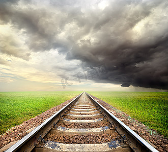 铁路和暴风云