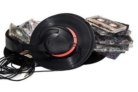 磁带黑胶唱片和耳机