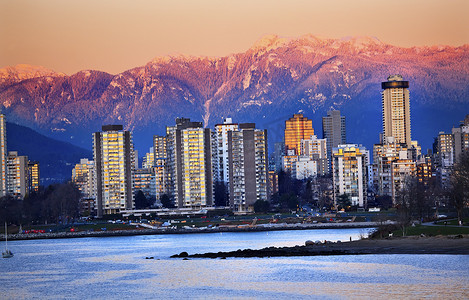 温哥华天际线海港 English Bay Snow Mountains 日落 British Columbia