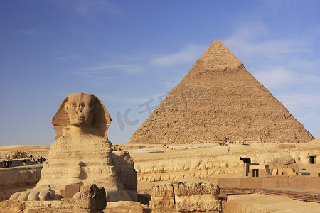 埃及开罗卡夫拉狮身人面像和金字塔