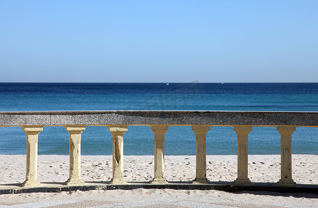 突尼斯苏塞传统海滨度假胜地的海滨长廊和海滩