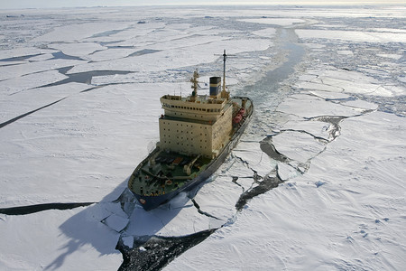 冰山摄影照片_南极冰破船