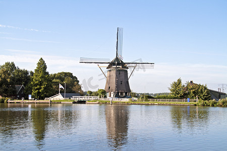 荷兰乡下的中世纪风车