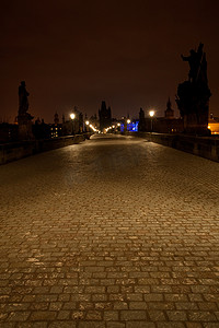 布拉格查理大桥的美丽夜景