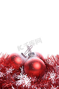 圣诞背景与红丝带和球