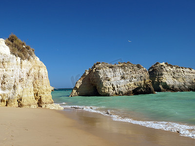 田园诗般的 Praia de Rocha 海滩