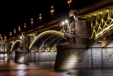 弧形桥摄影照片_布达佩斯桥