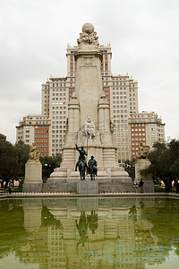 马德里的塞万提斯雕像