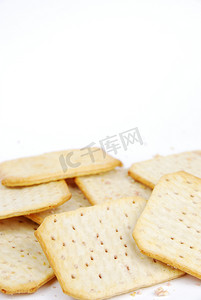 一堆饼干零食摄影照片_一堆长方形奶酪饼干