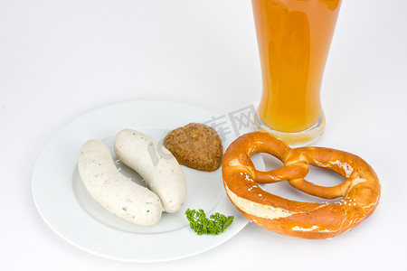 巴伐利亚白香肠、小麦啤酒和椒盐卷饼