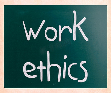 “职业道德”在黑板上用白色粉笔手写