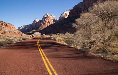 道路日出高山 Buttes 锡安国家公园沙漠 SW