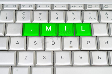 互联网顶级域名.mil 在金属键盘上拼写