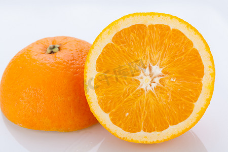鲜橙切半显果肉