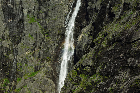 钗摄影照片_挪威山间瀑布溪流