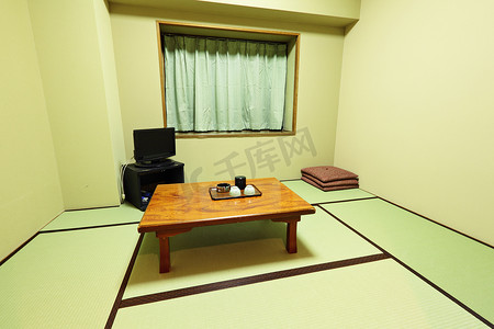 日本榻榻米摄影照片_传统日本家庭的内部