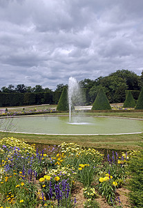 规则式花园、鲜花和喷泉、喷水器 法国