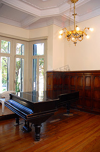 豪宅中的大钢琴