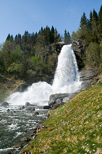 Steinsdalsfossen 瀑布