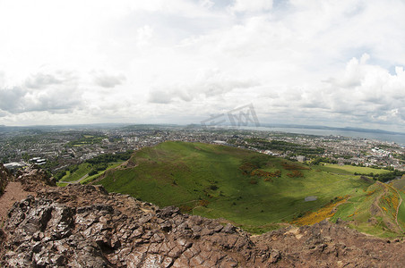 从爱丁堡亚瑟王座眺望