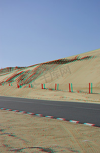 沙漠立体摄影照片_孤立的沙丘景观与道路和真正的立体效果