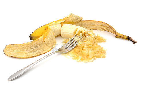 皮可摄影照片_用叉子捣碎去皮过熟的香蕉