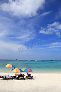 泰国丽贝岛的沙滩家具