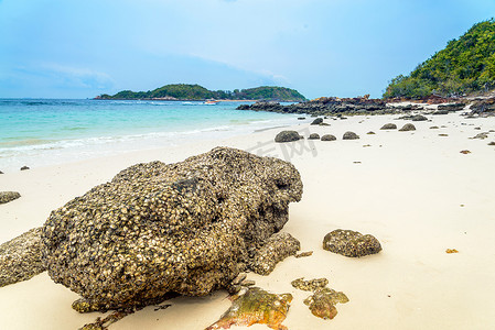 泰国 Ta Yai 海滩 Koh Larn 的场景海滩