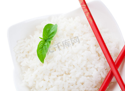 大米和红色筷子与剪切路径