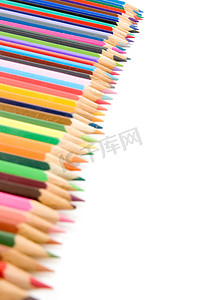 孩子彩色铅笔摄影照片_孤立在白色背景上的彩色铅笔