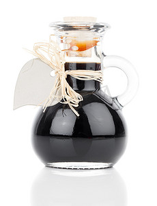 玻璃瓶中的枫糖浆或草药糖浆，热饮，mixtu