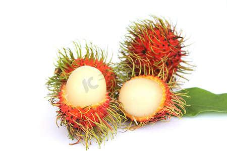 红毛丹摄影照片_甜红毛丹，泰国流行的水果，白色背景隔离。