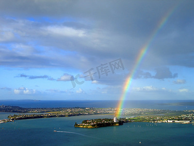 彩虹点摄影照片_新西兰奥克兰斯坦利湾的彩虹
