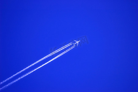 商业引擎摄影照片_喷气式飞机。