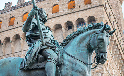 意大利佛罗伦萨 Giambologna 的 Cosimo I de Medici 雕像