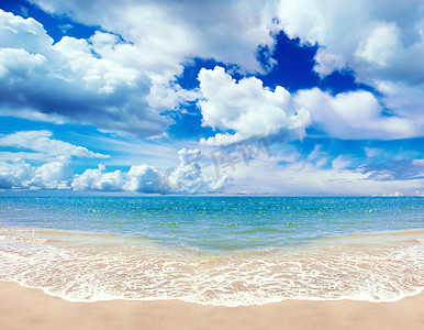 飞溅沙子摄影照片_热带海岸