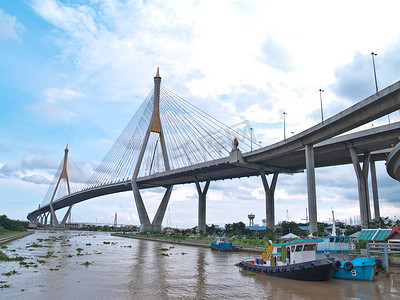 交叉桥摄影照片_普密蓬桥的一部分