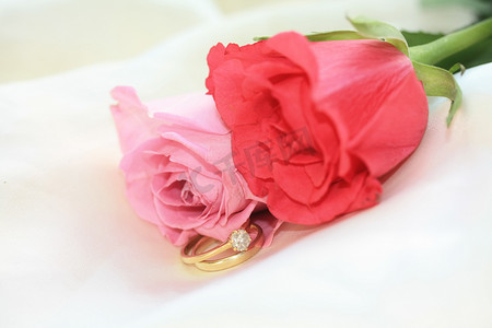 咖色布景摄影照片_婚礼布景和玫瑰