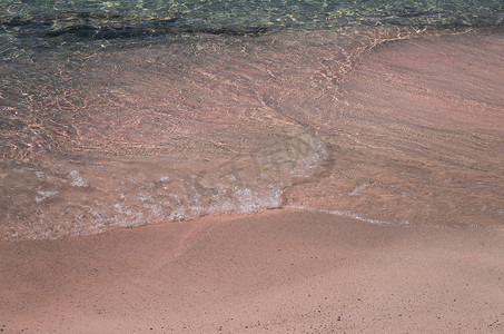 粉色沙滩摄影照片_Elafonisi 海滩的粉色沙滩