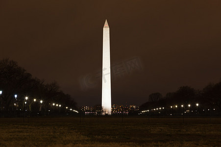 华盛顿纪念馆在晚上