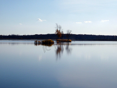 巴坦木摄影照片_秋天的湖 3