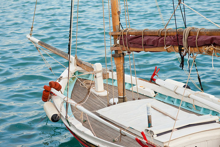 小传统希腊风船
